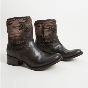 NWT Freebird Shine Boot